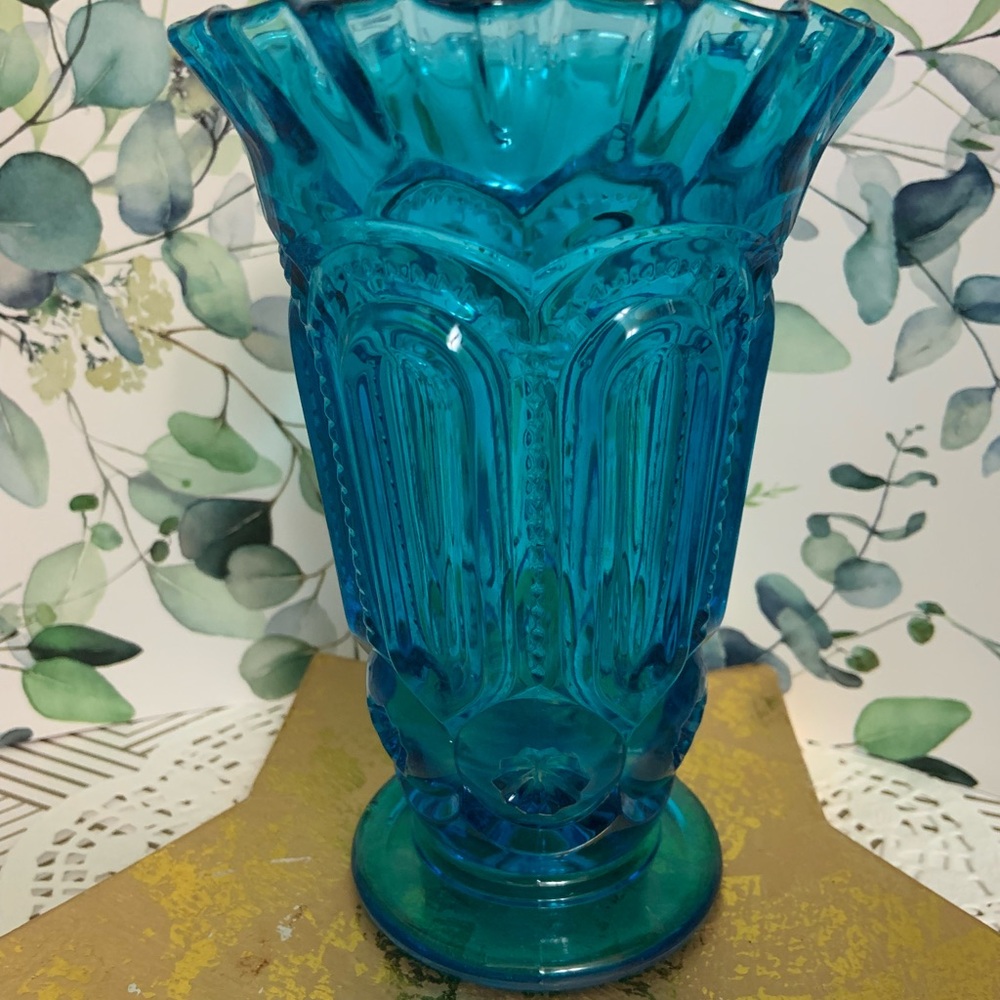 Moon and Star blue
by SMITH GLASS 6" Crimped Vase - Picture 5 of 8